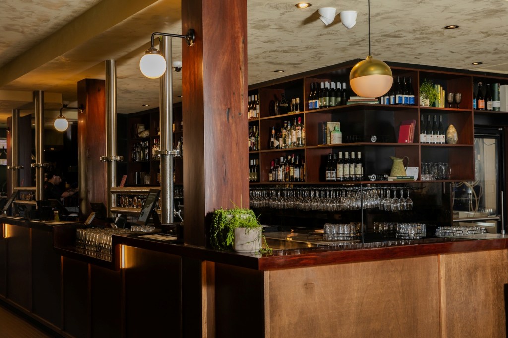The Esplanade Hotel Queenscliff bar