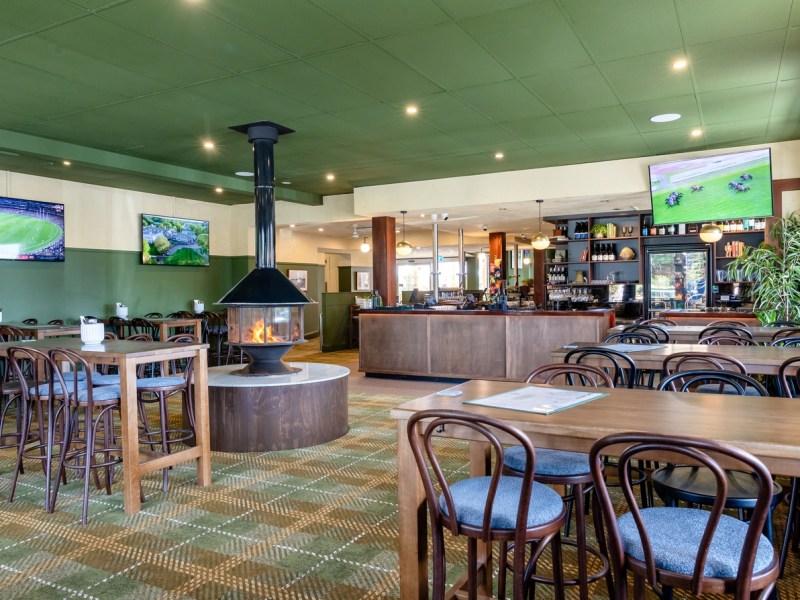 The Esplanade Hotel Queenscliff Sports Bar