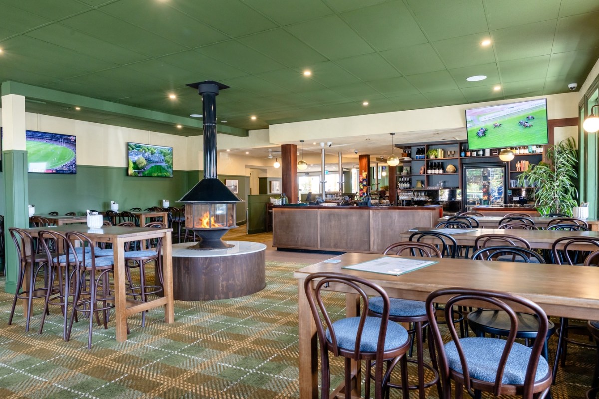 The Esplanade Hotel Queenscliff Sports Bar