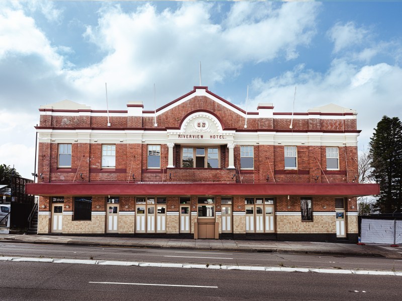 Riverview Hotel, Universal Hotels