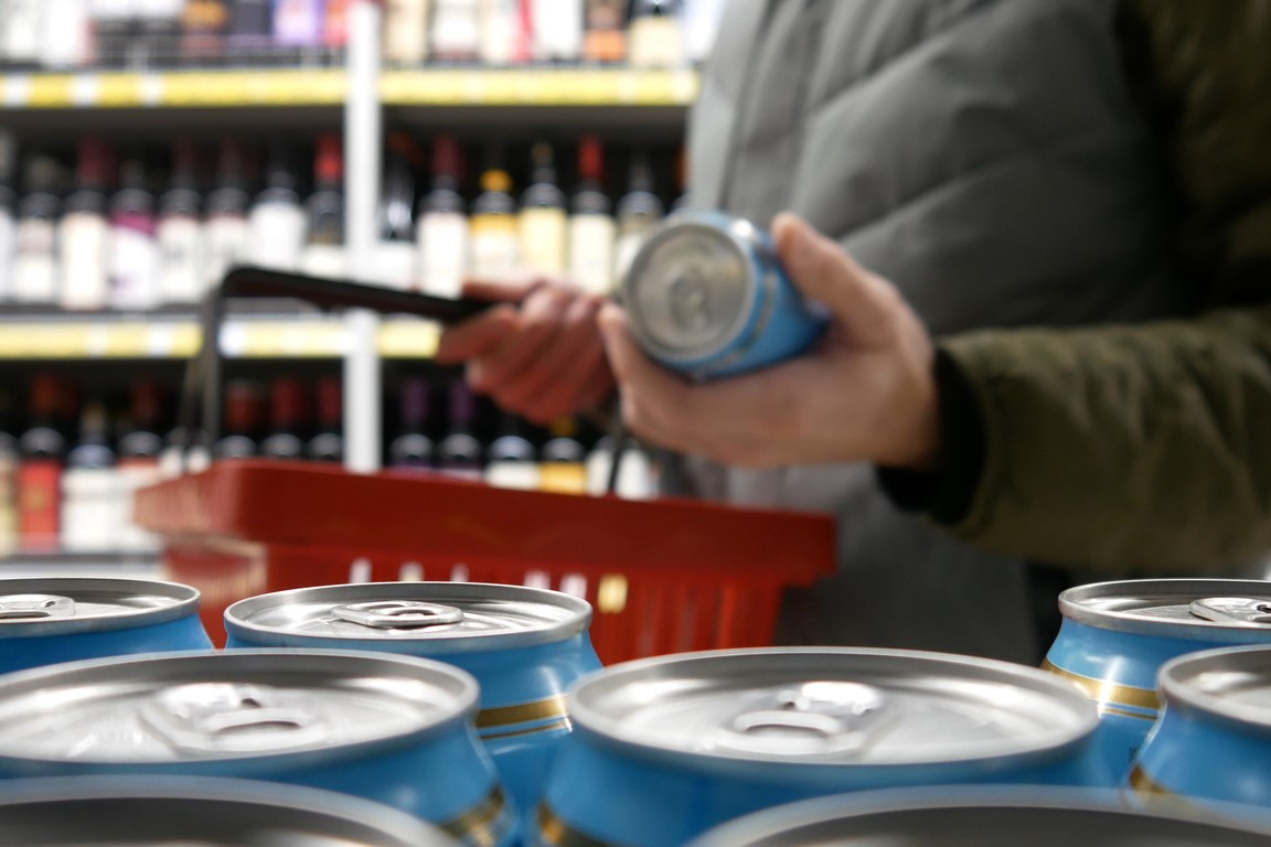 Cans, RTD, retail shelves, alcoholic soft drinks