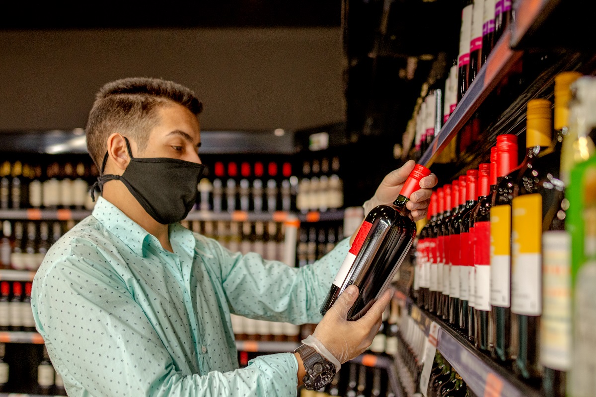 wine retailer with a face mask