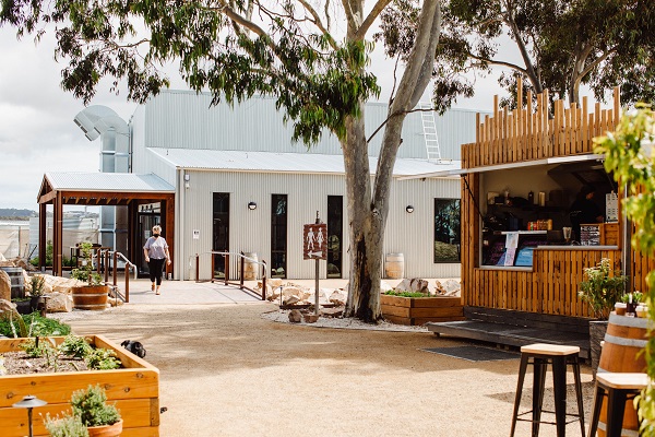 The outside bar and garden